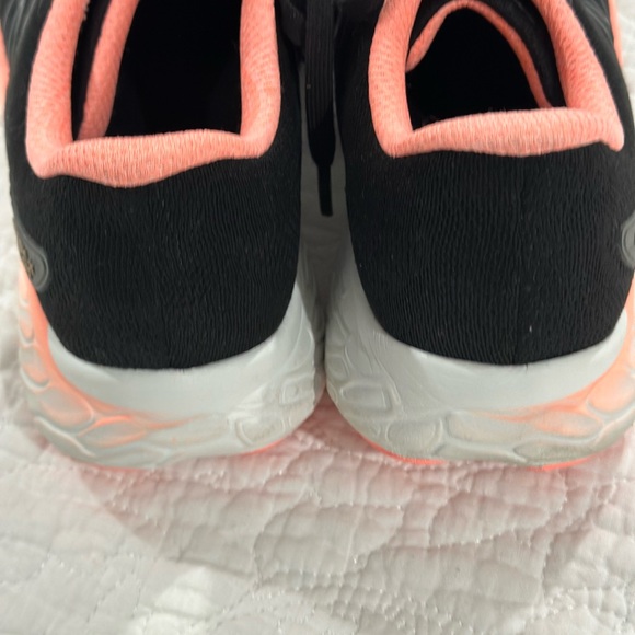 New Balance Women size 8 Black/pink Memory Foam Tennis Shoes. - Picture 3 of 14